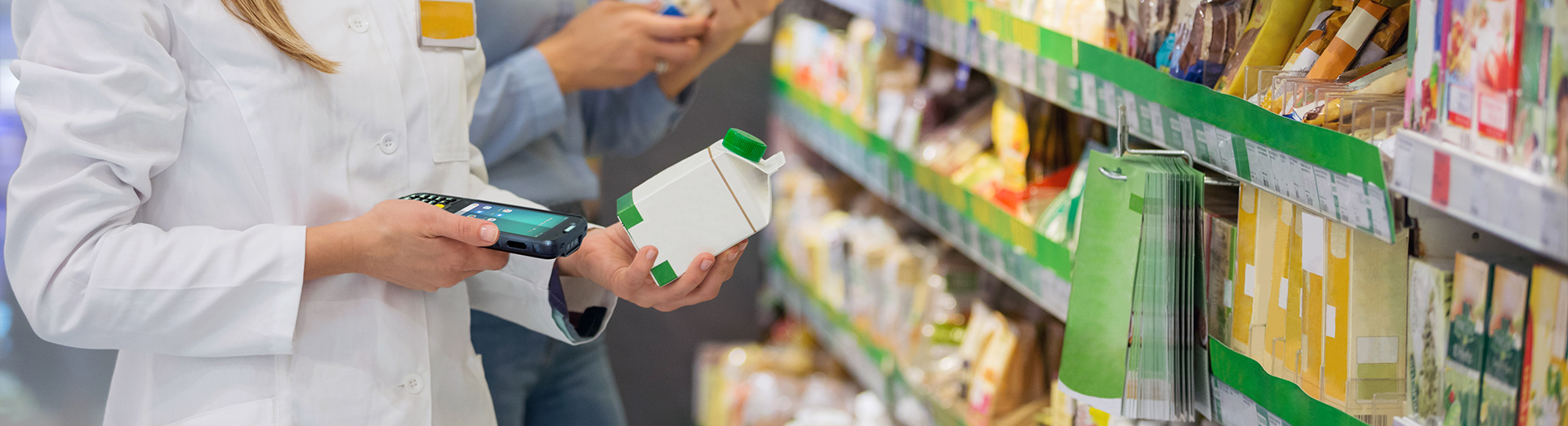 MT67 Sei mobile computer in hand of user